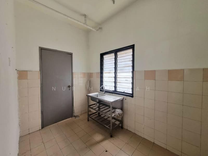 Townhouse for Sale in Taman Puncak Perdana (Shah Alam) - Nur Hanizah - Kitchen - PropertyGuru.com.my