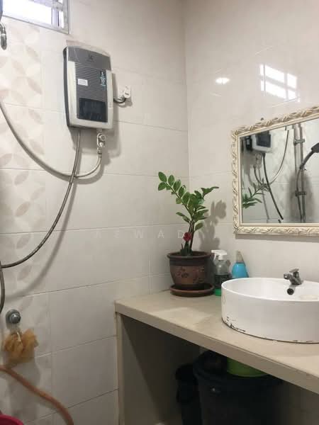 Bungalow for Sale in Taman Mengkuang Heights (Bukit Mertajam) - Aswad . - Bathroom - PropertyGuru.com.my