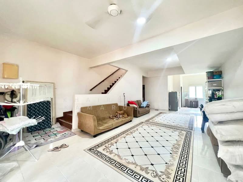 Alam D'16 Residency untuk Untuk Dijual - RM 635,000, Mac 2026 - Living Room - PropertyGuru.com.my