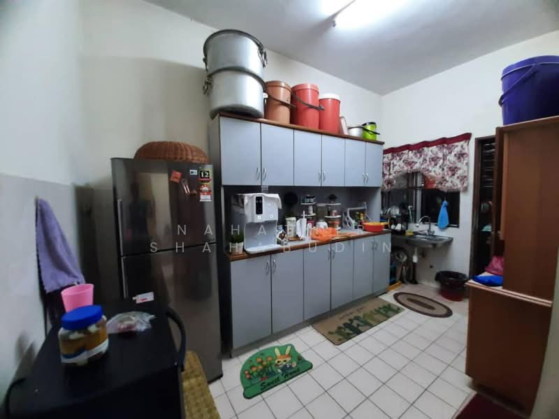 2-storey Terraced House for Sale in Denai Alam (Shah Alam) - Nahathir Shahabudin - Kitchen - PropertyGuru.com.my