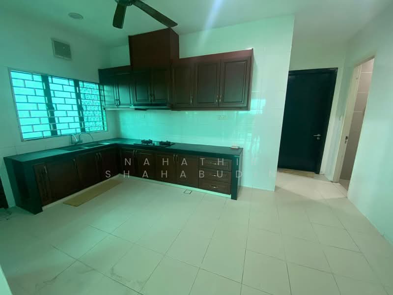 2-storey Terraced House for Sale in Denai Alam (Shah Alam) - Nahathir Shahabudin - Kitchen - PropertyGuru.com.my