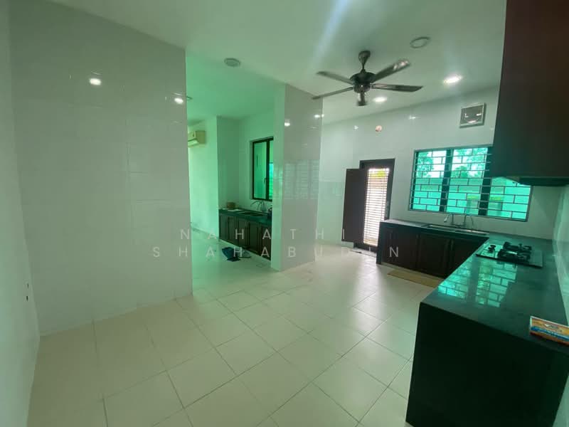 2-storey Terraced House for Sale in Denai Alam (Shah Alam) - Nahathir Shahabudin - Kitchen - PropertyGuru.com.my