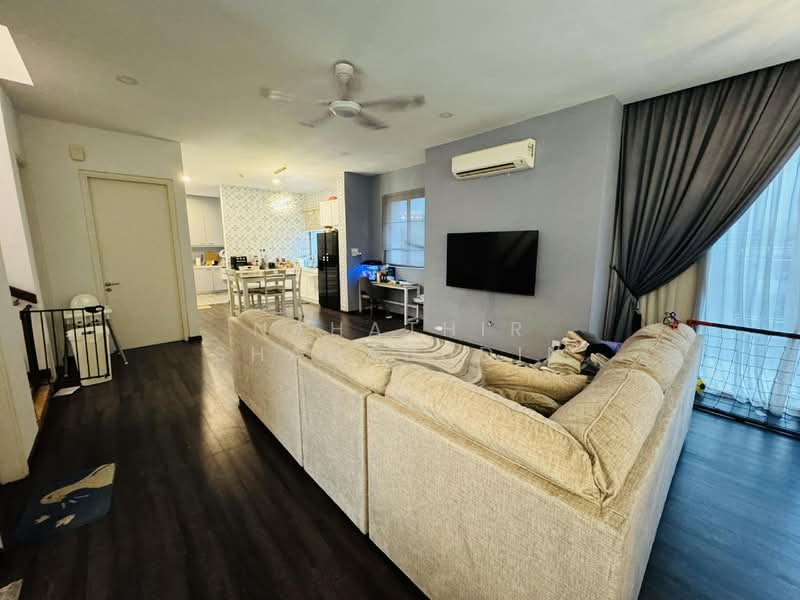 2-storey Terraced House for Sale in Denai Alam (Shah Alam) - Nahathir Shahabudin - Living Room - PropertyGuru.com.my