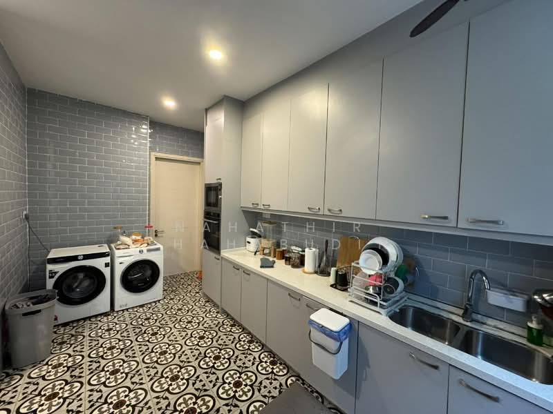 2-storey Terraced House for Sale in Denai Alam (Shah Alam) - Nahathir Shahabudin - Kitchen - PropertyGuru.com.my