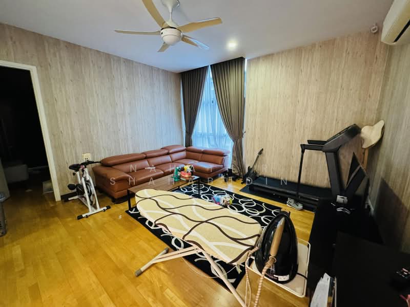 2-storey Terraced House for Sale in Denai Alam (Shah Alam) - Nahathir Shahabudin - Living Room - PropertyGuru.com.my