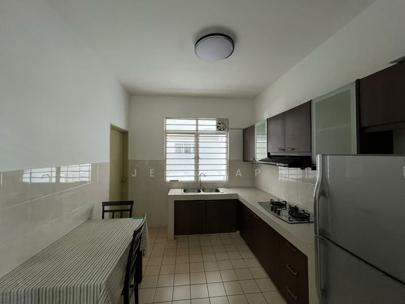 Condominium for Rent at Pearl Avenue - Jeff Yap - Kitchen - PropertyGuru.com.my