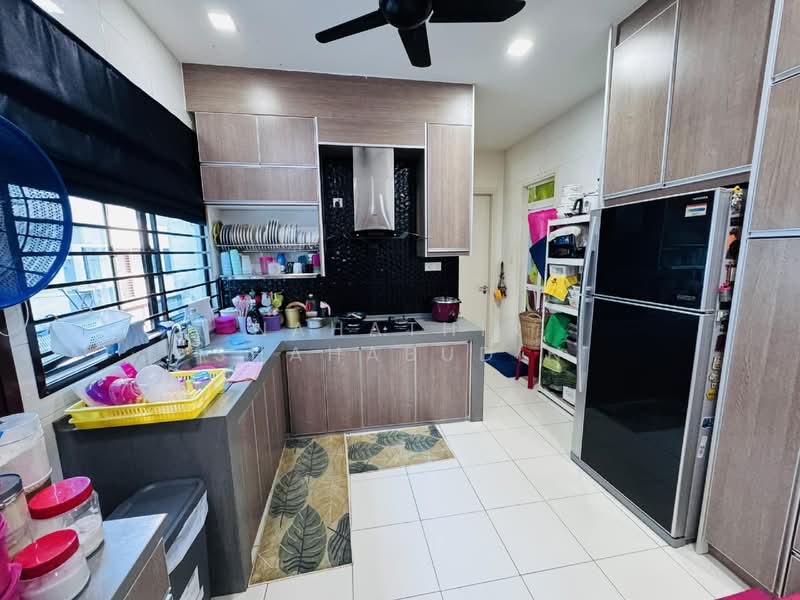 2-storey Terraced House for Sale in Denai Alam (Shah Alam) - Nahathir Shahabudin - Kitchen - PropertyGuru.com.my