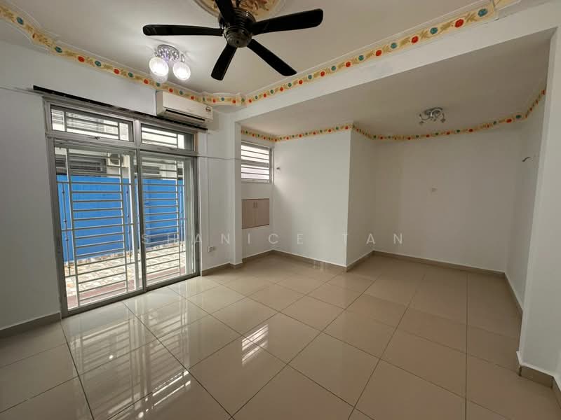 Link Bungalow for Sale in Mutiara Rini (Skudai) - Shanice Tan - Living Room - PropertyGuru.com.my