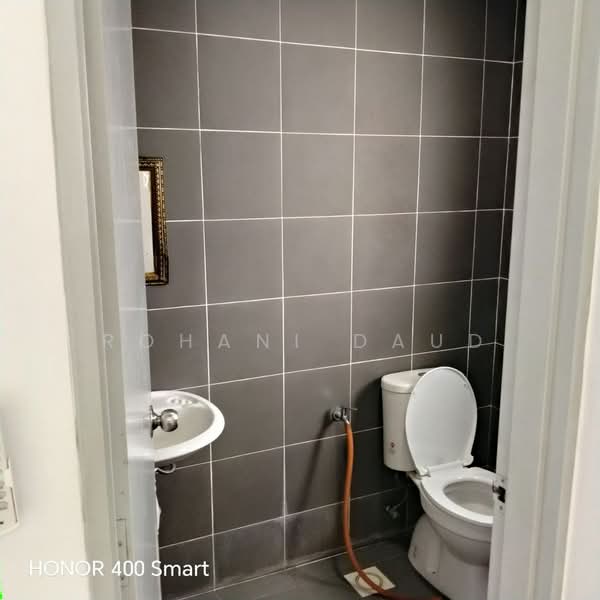 Condominium for Rent at Residensi Bukit Palma 1 (Palm Hill Residence 1) - Rohani Daud - Bathroom - PropertyGuru.com.my