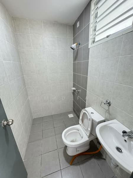 1-storey Terraced House for Rent in Dengkil (Selangor) - Ahmad Faiz - Bathroom - PropertyGuru.com.my