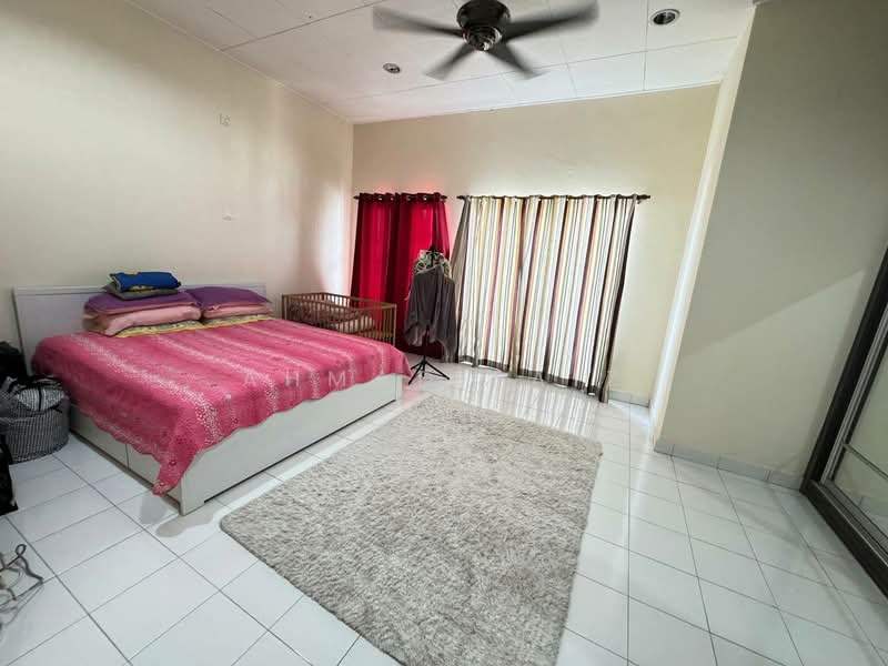 2-storey Terraced House for Sale in Taman Ixora (Sepang) - Ahmad Faiz - Master Bedroom - PropertyGuru.com.my