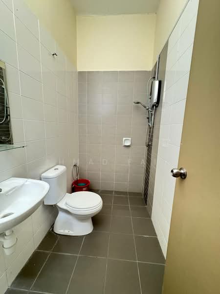 2-storey Terraced House for Sale in Taman Ixora (Sepang) - Ahmad Faiz - Bathroom - PropertyGuru.com.my