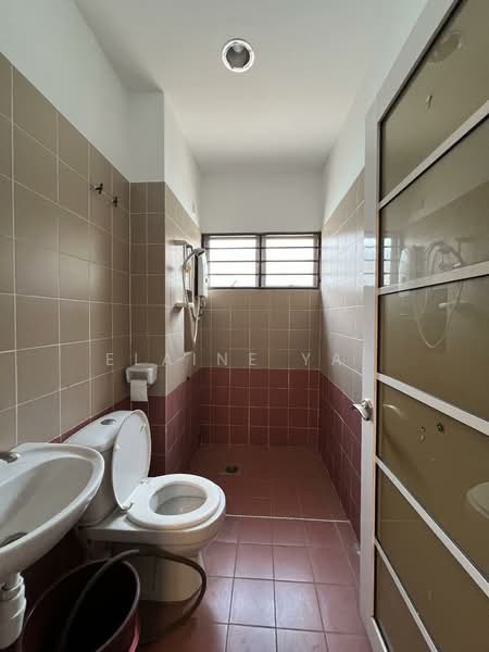 Semi-Detached House for Sale in Kapar (Selangor) - Elaine Yap - Bathroom - PropertyGuru.com.my