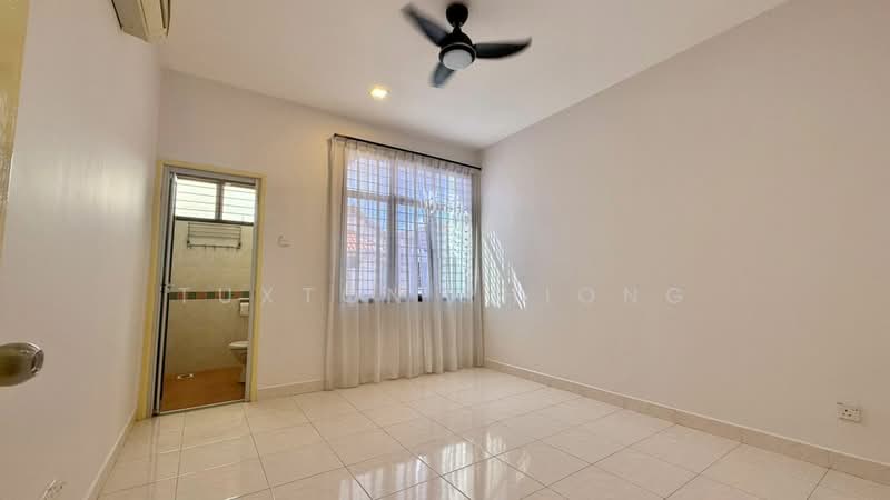 2-storey Terraced House for Sale in Johor Bahru (Johor) - Tuxton Phiong - Bathroom - PropertyGuru.com.my