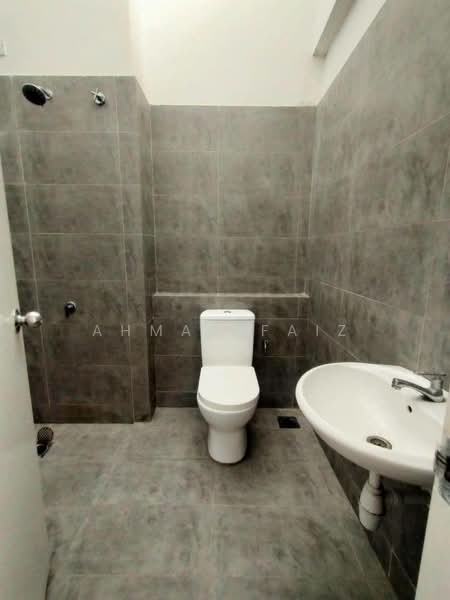 2-storey Terraced House for Sale in Dengkil (Selangor) - Ahmad Faiz - Bathroom - PropertyGuru.com.my