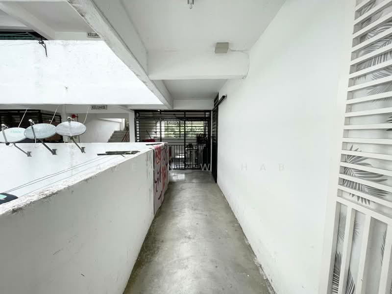 Apartment for Sale at Ukay Indah - Azean Wahab - Corridor - PropertyGuru.com.my