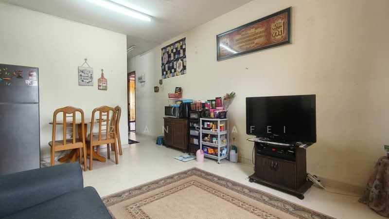 Flat for Sale at Flat Pkns Au3 - Azlan Shafei - Living Room - PropertyGuru.com.my