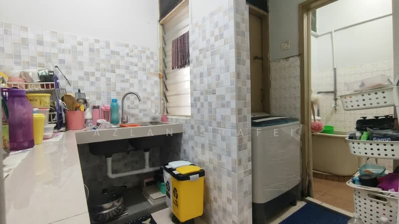 Flat for Sale at Flat Pkns Au3 - Azlan Shafei - Kitchen - PropertyGuru.com.my