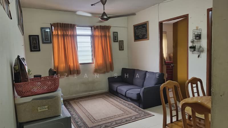 Flat for Sale at Flat Pkns Au3 - Azlan Shafei - Living Room - PropertyGuru.com.my