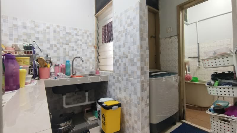 Flat for Sale at Flat Pkns Au3 - Azlan Shafei - Kitchen - PropertyGuru.com.my