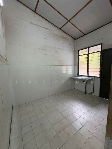1-storey Terraced House for Sale in Batu Kikir (Negeri Sembilan) - Azrul Othman - Kitchen - PropertyGuru.com.my