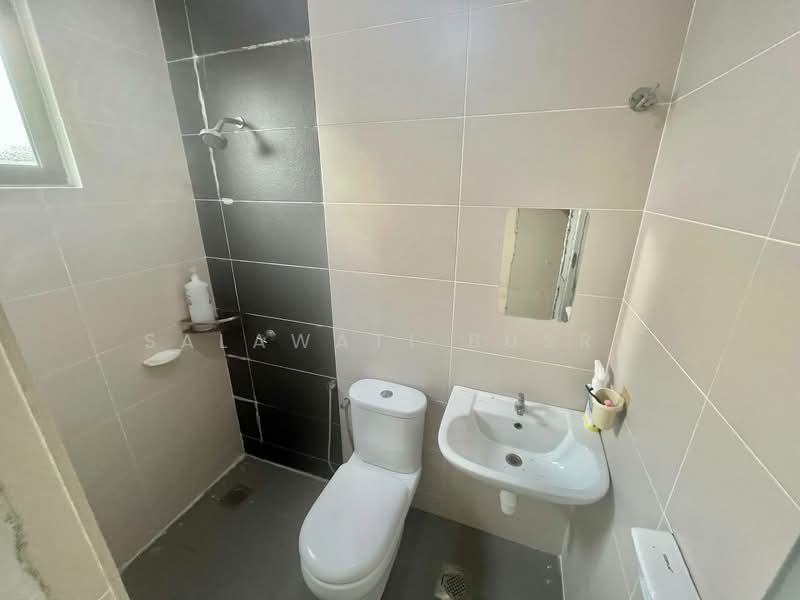 2-storey Terraced House for Sale in Kampung Jalan Kebun (Shah Alam) - Salawati Busro - Bathroom - PropertyGuru.com.my