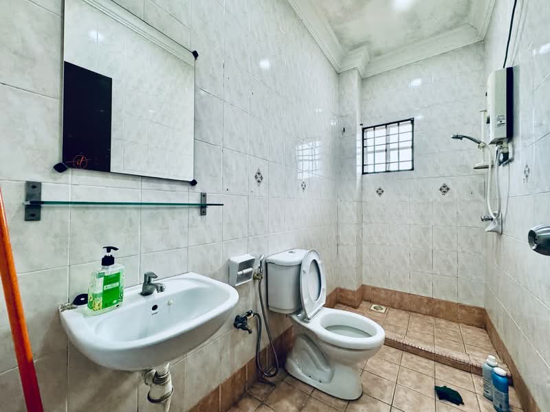 2-storey Terraced House for Sale in Bandar Bukit Tinggi 2 (Klang) - Jansen Khoo - Bathroom - PropertyGuru.com.my