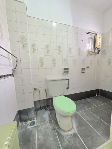 Rumah Teres 2 Tingkat untuk Dijual di Usj 9 (Subang Jaya) - Afiqah . - Bathroom - PropertyGuru.com.my