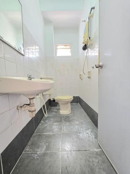 Rumah Teres 2 Tingkat untuk Dijual di Usj 9 (Subang Jaya) - Afiqah . - Bathroom - PropertyGuru.com.my