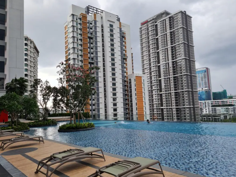 Apartment for Sale at Union Suites - Tony YY - Pool - PropertyGuru.com.my