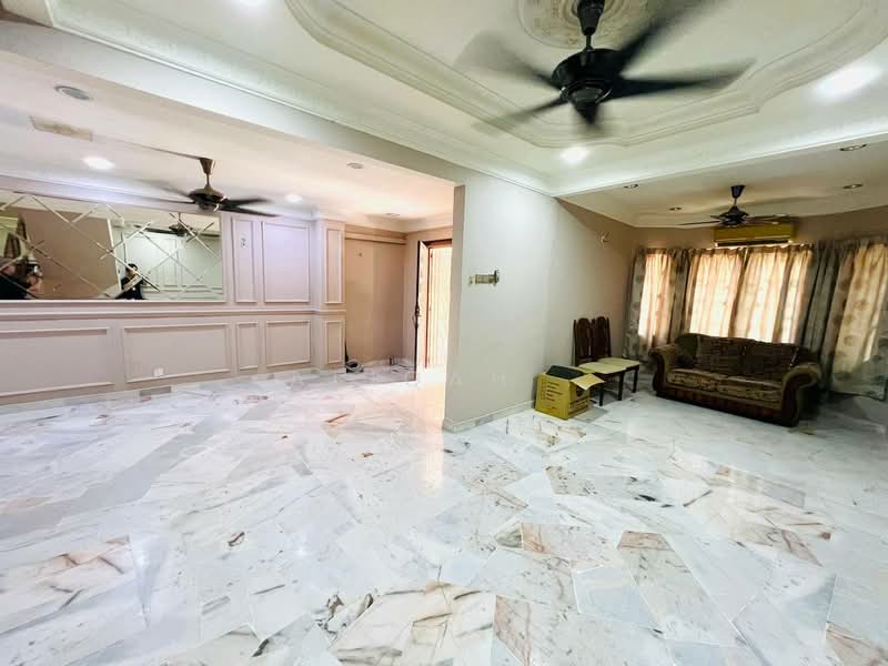 3-storey Terraced House for Sale in Bukit Antarabangsa (Ulu Kelang) - Afiqah . - Living Room - PropertyGuru.com.my