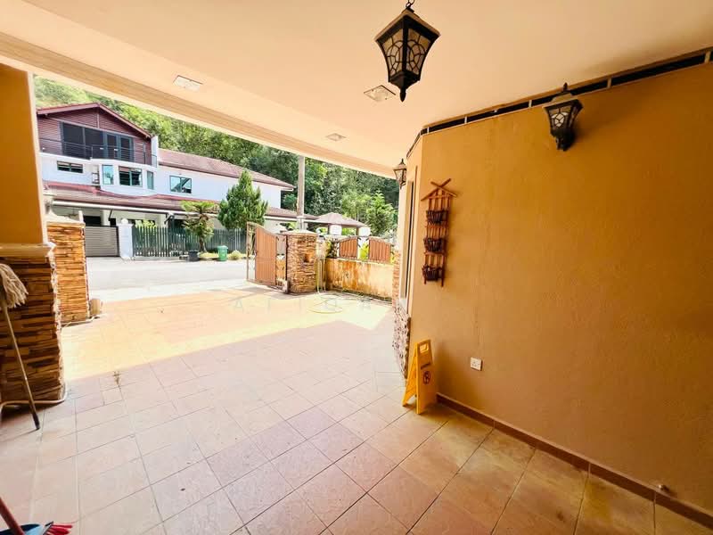 3-storey Terraced House for Sale in Bukit Antarabangsa (Ulu Kelang) - Afiqah . - Exterior - PropertyGuru.com.my