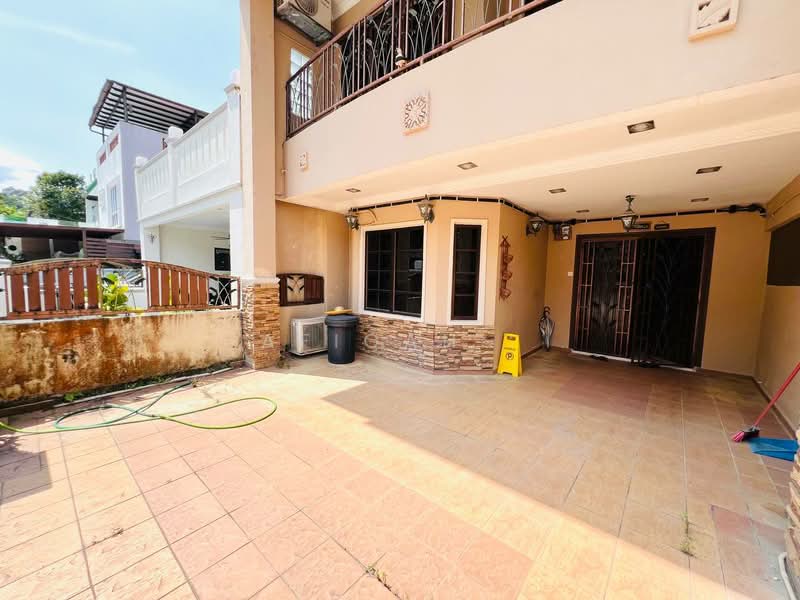 3-storey Terraced House for Sale in Bukit Antarabangsa (Ulu Kelang) - Afiqah . - Exterior - PropertyGuru.com.my