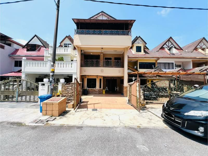 3-storey Terraced House for Sale in Bukit Antarabangsa (Ulu Kelang) - Afiqah . - Exterior - PropertyGuru.com.my