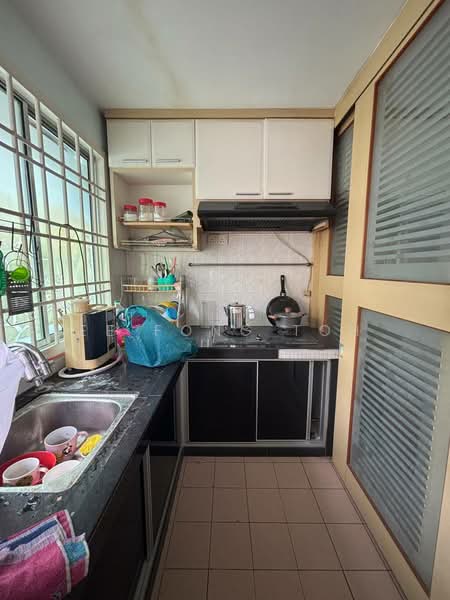 1.5-storey Terraced House for Sale in Taman Perling (Perling) - Ee Fong Toh - Kitchen - PropertyGuru.com.my
