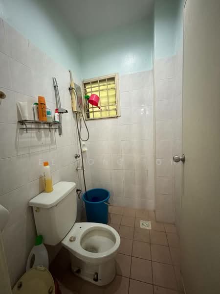 1.5-storey Terraced House for Sale in Taman Perling (Perling) - Ee Fong Toh - Bathroom - PropertyGuru.com.my