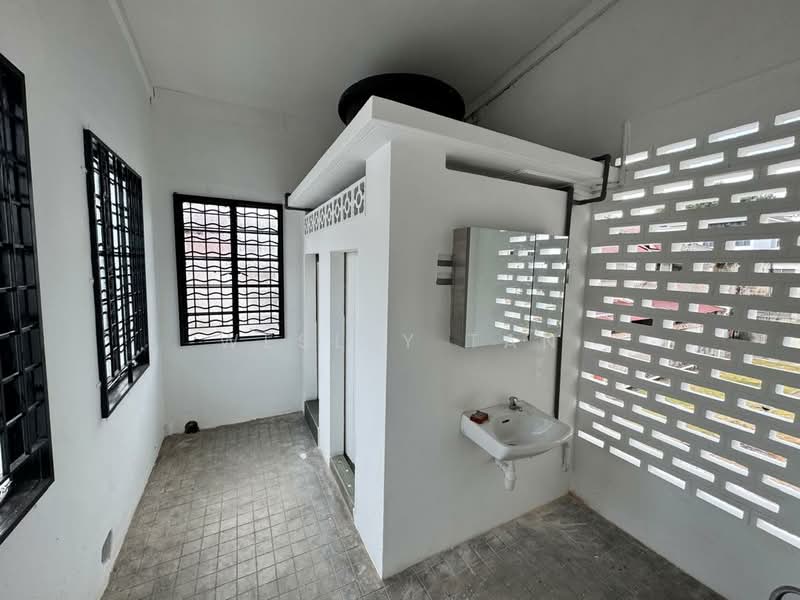 Bandar Hilir untuk Untuk Disewa - RM 3,000 /bulan, Feb 2026 - Bathroom - PropertyGuru.com.my
