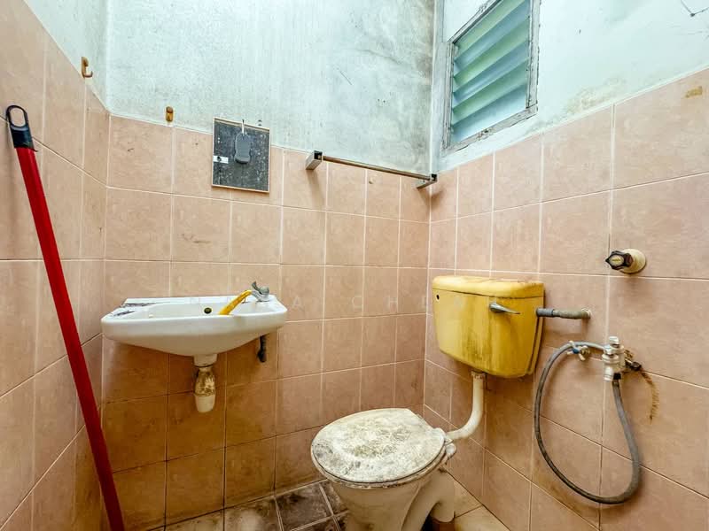 Residential Land for Sale in Telok Panglima Garang (Selangor) - Nana Cheah - Bathroom - PropertyGuru.com.my