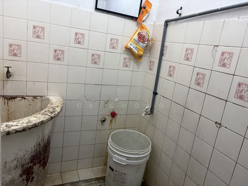 3 Storey Terrace Taman Sentul Jaya, Sentul Kuala Lumpur untuk Untuk Dijual - RM 399,999, Mac 2026 - Bathroom - PropertyGuru.com.my