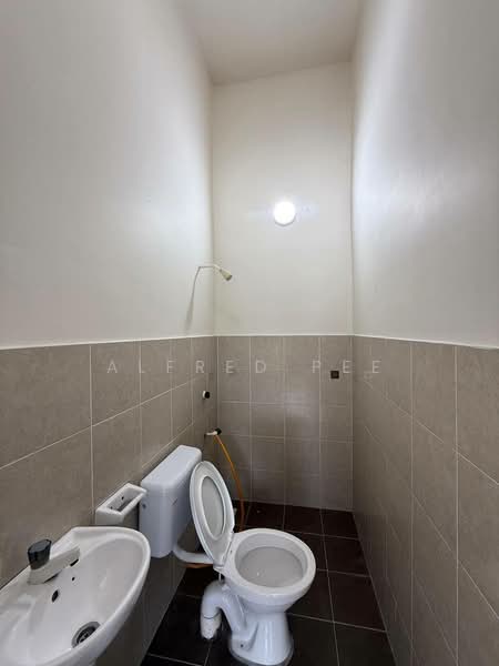 2-storey Terraced House for Sale in Johor Bahru (Johor) - Alfred Pee - Bathroom - PropertyGuru.com.my