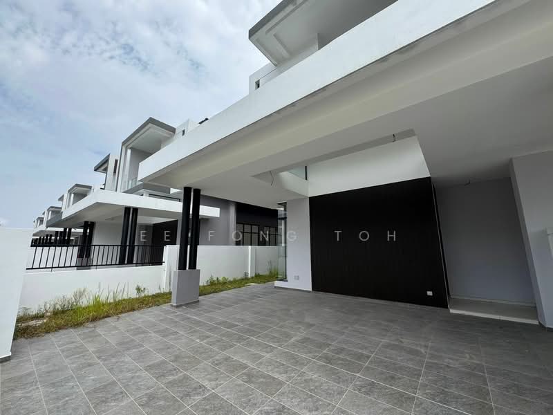 Cluster House for Sale in Austin Crest (Johor Bahru) - Ee Fong Toh - Exterior - PropertyGuru.com.my