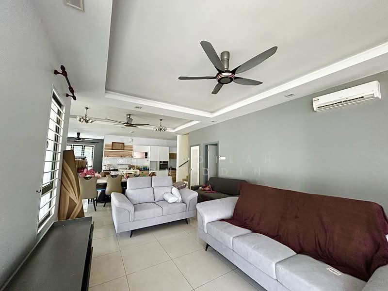 2-storey Terraced House for Sale in Alam Impian (Shah Alam) - NORFADILAH ZAINUDDIN - Living Room - PropertyGuru.com.my