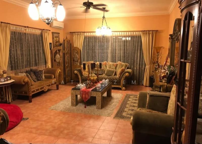 Bungalow for Sale in Kampung Sungai Penchala (Sungai Penchala) - Fatin Azemi - Living Room - PropertyGuru.com.my