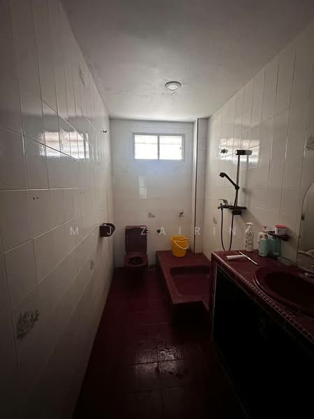 1.5-storey Terraced House for Sale in Taman Cheras Utama (Cheras) - M.J Zairin - Bathroom - PropertyGuru.com.my