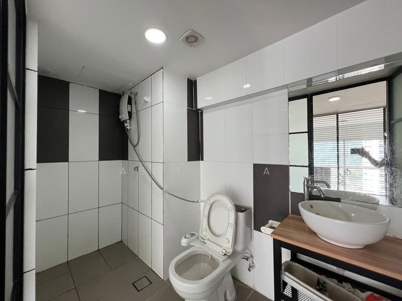 SOHO @ Empire City untuk Untuk Disewa - RM 1,400 /bulan, Feb 2026 - Bathroom - PropertyGuru.com.my
