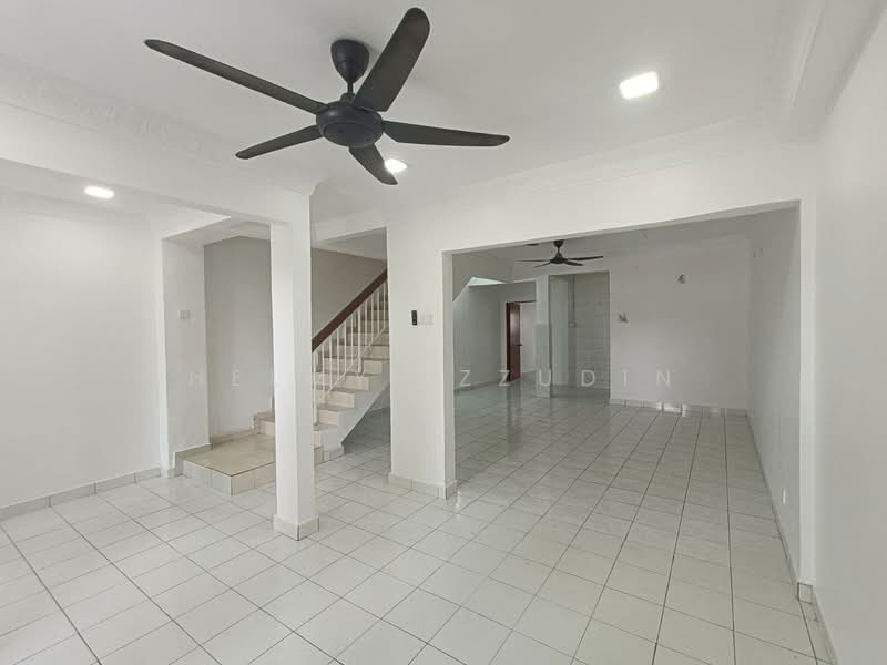 Puchong Utama (Seksyen 1) untuk Untuk Dijual - RM 570,000, Mac 2026 - Living Room - PropertyGuru.com.my