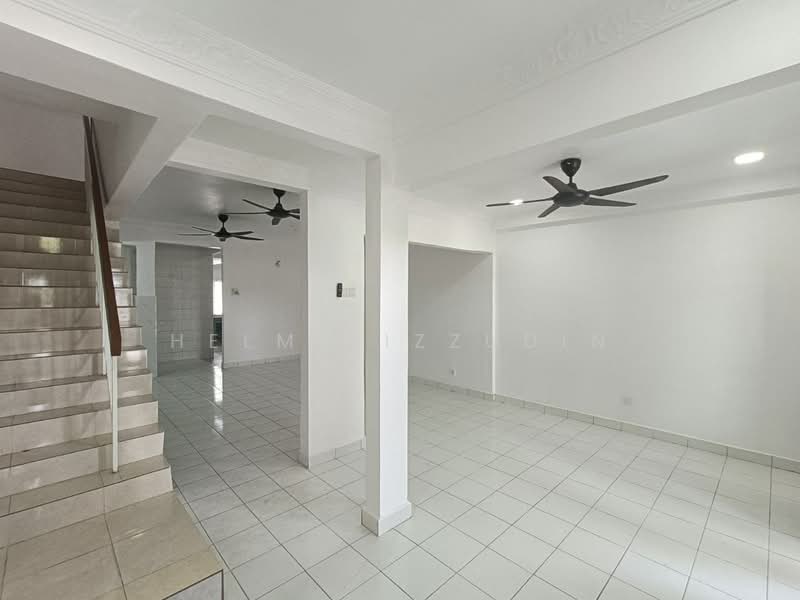 Puchong Utama (Seksyen 1) untuk Untuk Dijual - RM 570,000, Mac 2026 - Living Room - PropertyGuru.com.my