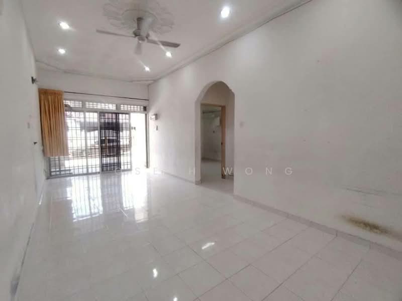 1-storey Terraced House for Sale in Taman Pulai Utama (Skudai) - Joseph Wong - Living Room - PropertyGuru.com.my