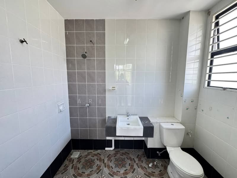 2-storey Terraced House for Sale in Saujana Rawang (Rawang) - Farid Zain - Bathroom - PropertyGuru.com.my