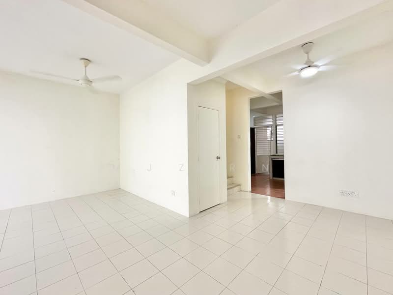 2-storey Terraced House for Sale in Ukay Bistari (Ulu Kelang) - M.J Zairin - Living Room - PropertyGuru.com.my